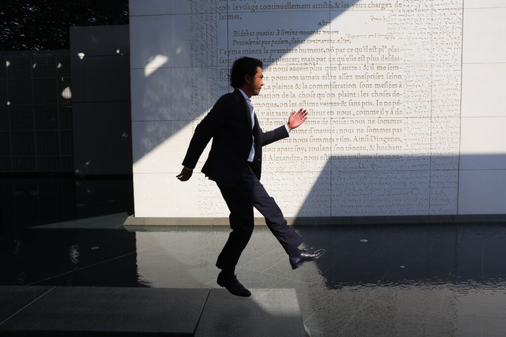 Sébastien OUM expert gestion du risque de change en mouvement